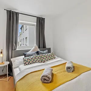 Perfect Location, 2 Min To Main Station, Long Term Apartament